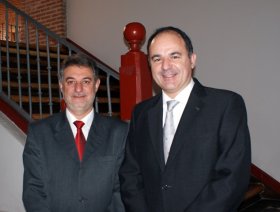 Vicente Mari Torres, Alcalde de Santa Eulalia del Río, a la derecha, preside la Comisión. Junto a él, el Vicepresidente, el Alcalde de Sonseca, Francisco García Galán.