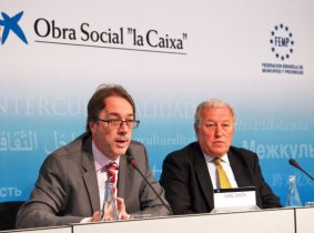 Marc Simón, director del Área de Integración Social de la Fundación ”la Caixa”, y Carlos Giménez, catedrático de la Universidad Autónoma de Madrid y coordinador del estudio.