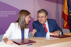 Ana Mato y Juan Ignacio Zoido, durante la firma del convenio