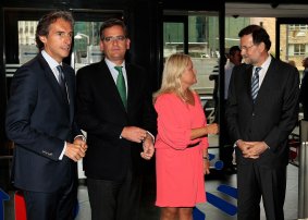 El Presidente de la FEMP, Iñigo de la Serna, a la izquierda, junto a Antonio Basagoiti, Maria del Mar Blanco y el Presidente del Gobierno, Mariano Rajoy, antes del acto.