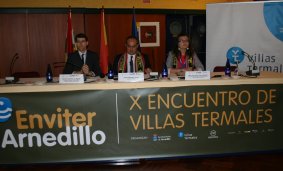 X Encuentro de Villas Termales. A la derecha, Carmen Yáñez, Presidenta de la Sección, junto al Alcalde de Arnedillo.