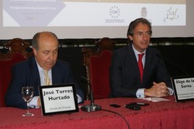 José Torres Hurtado e Íñigo de la serna, durante su comparecencia ante los medios en Granada.