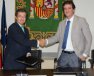 El Secretario General de la FEMP y el representante de Guadaltel, tras la firma del contrato.