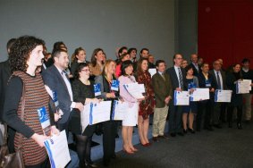 Los premiados posan junto al Secretario General de la FEMP y la Directora de Turespaña, tras la entrega de los galardones.