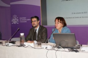El Secretario General de la FEMP, Juan Ávila, y la Directora General de Servicios para la Familia y la Infancia, Salomé Adroher, en la presentación.