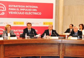 Pedro Castro, en la prensentación de la Estrategia Integral del Vehículo Eléctrico