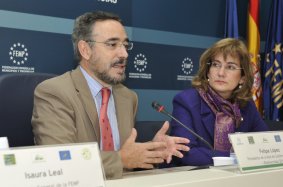 Felipe López, Presidente de la Red de Gobiernos Locales + Biodiversidad, con la Directora de la Fundación Biodiversidad, Ana Leiva.