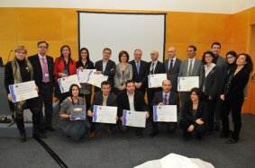 Lurdes Costa y Antonio Bernabé posan con los premiados SICTED y los representantes de los nuevos destinos adheridos al Sistema